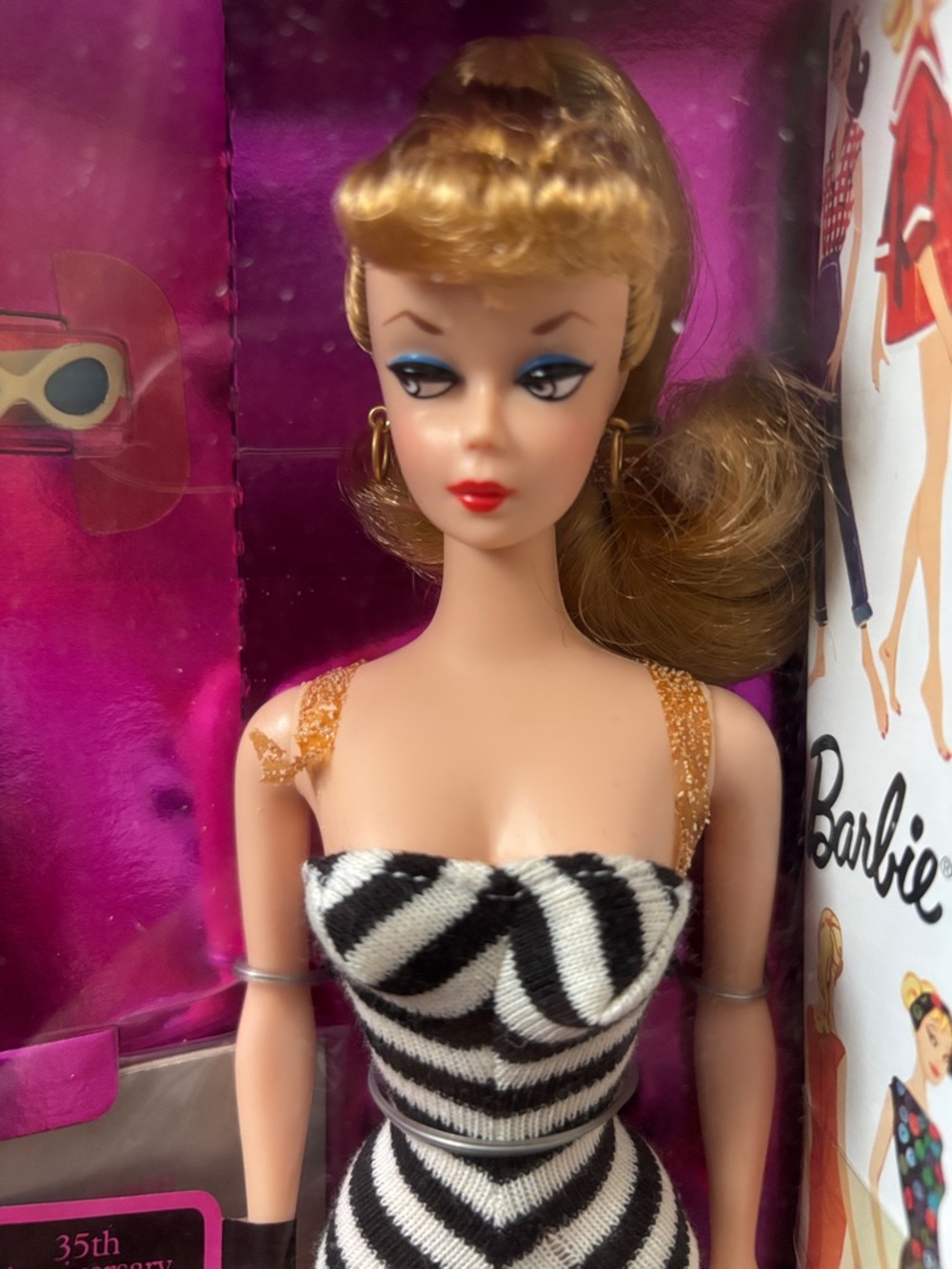 1993 Reproduction of the 1959 Barbie & Package—-35th Anniversary - Picture 4 of 9